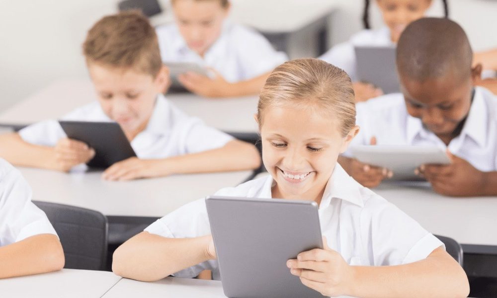 Less screen time at school: the teacher decides when the class is online
